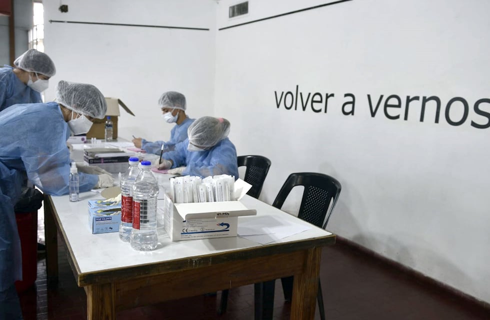 Covid en Córdoba: qué dice el nuevo protocolo sobre los personales de salud y de seguridad