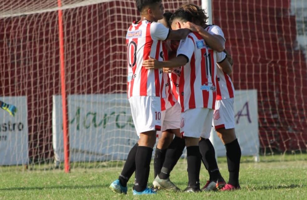 Otra goleada del “9” para compartir la punta con Quilmes