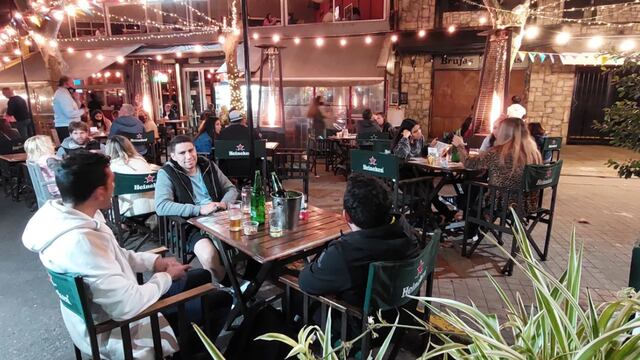 Los bares y restaurantes estuvieron colmados de gente.