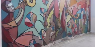 El histórico mural situado en uno de los pabellones del Hospital El Sauce es obra de Teresa Nazar, una reconocida muralista mendocina de la década del 60 y cuyo trabajo es muy reconocido en San pablo (Brasil). Ella es una de las artistas redescubiertas. Foto: Gentileza.