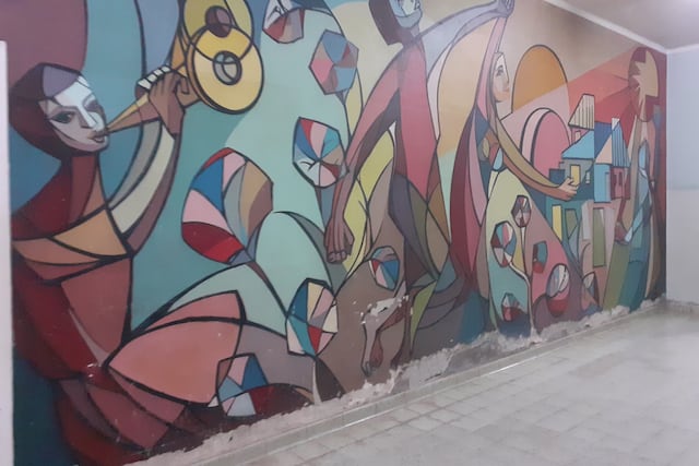 El histórico mural situado en uno de los pabellones del Hospital El Sauce es obra de Teresa Nazar, una reconocida muralista mendocina de la década del 60 y cuyo trabajo es muy reconocido en San pablo (Brasil). Ella es una de las artistas redescubiertas. Foto: Gentileza.