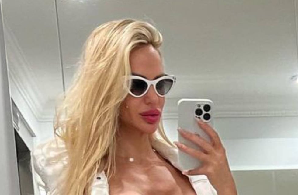 Minivestido de látex y bucaneras plateadas: el look más osado de Luciana Salazar