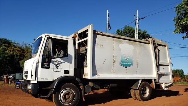 Reducen el servicio de recolección de residuos en Puerto Iguazú por camiones rotos.