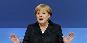 Una de las funcionarias espiadas fue la canciller alemana Ángela Merkel. (AP).