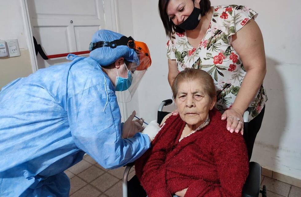 En Arroyito continúa la colocación de la 3º dosis a adultos mayores