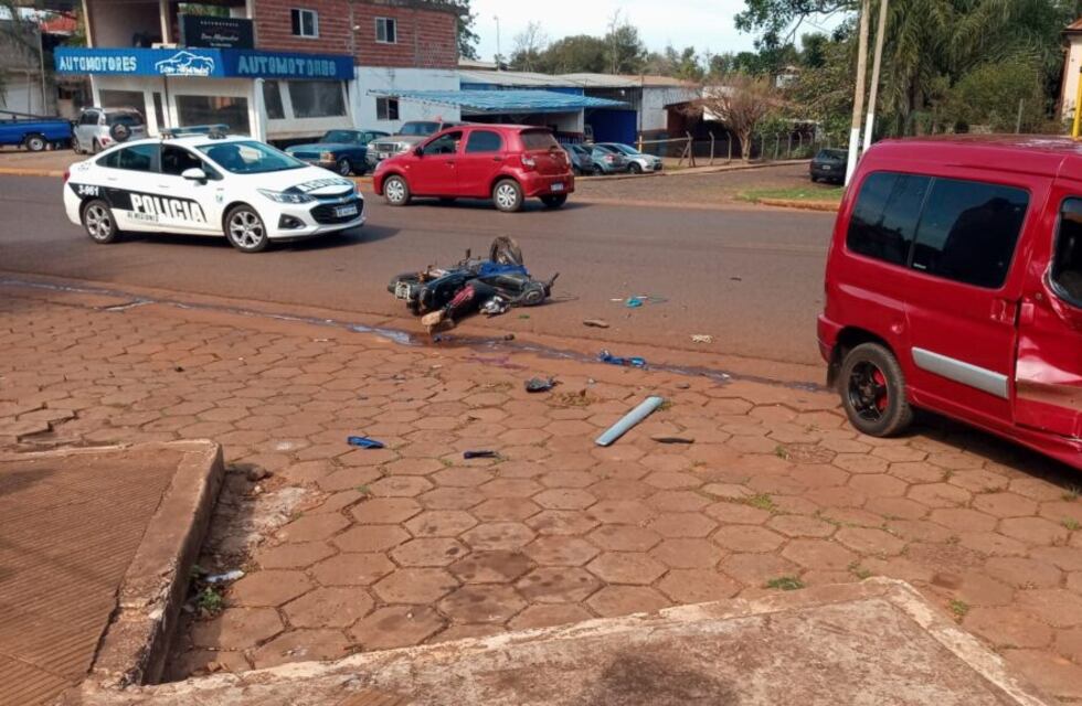 Accidente vial en Eldorado dejó como saldo a un motociclista herido