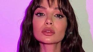 Brenda Asnicar lució un look mega trendy en Italia.