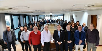 Jaldo con representantes de gremios docentes.
