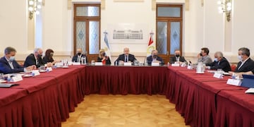 Perotti reunido con intendentes y legisladores por la crisis en seguridad