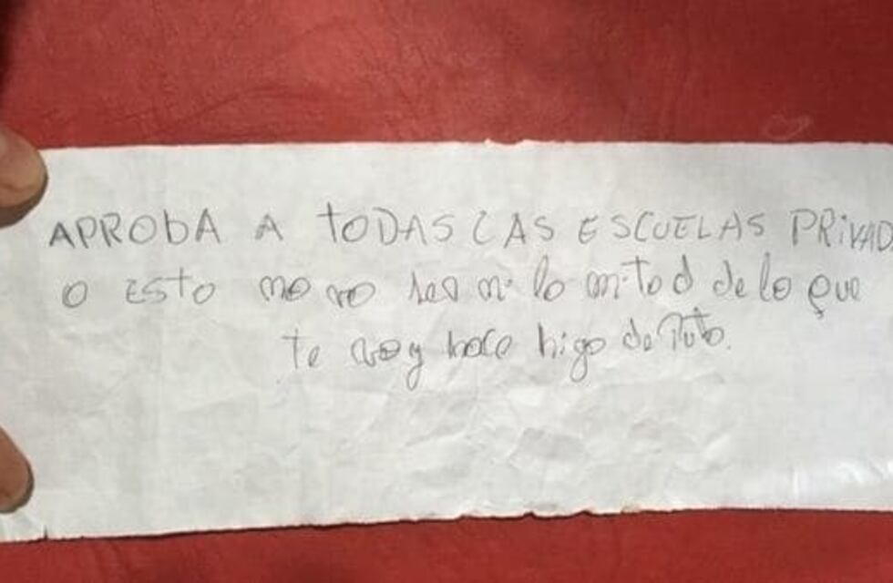 Arrojaron bombas molotov a la casa de una profesora para que los apruebe en un examen
