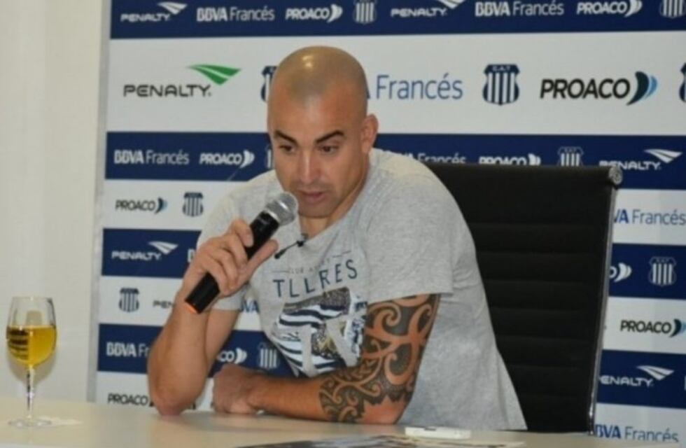 El Tanque Silva, un goleador que no falla en el ping pong