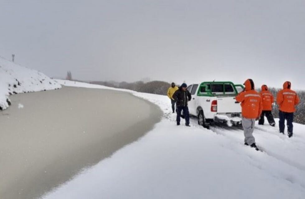 Neuquén: la nieve convirtió una ruta en una pista congelada