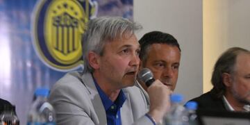 El vicepresidente de Rosario Central, Ricardo Carloni, chocó sobre Avenida Jorge Newbery y Wilde\u002E (@carcoficial)