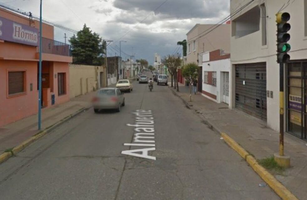 Intentaron forzar el portón de un garage pero fueron sorprendidos por una patrulla