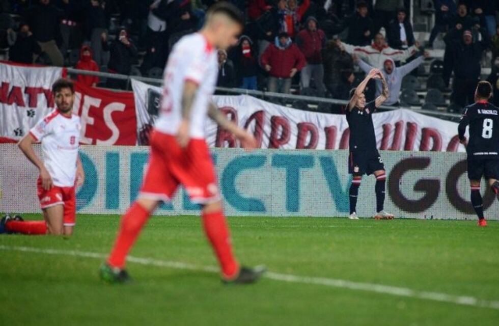 En una noche emotiva Estudiantes goleó 3-0 a Independiente en La Plata