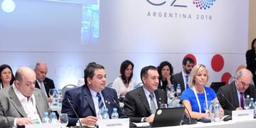 El secretario de Trabajo Jorge Triaca y el ministro de Educación Alejandro Finocchiaro, en la conferencia de prensa en el G20\u002E