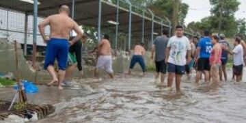 Vecinos tiraron una pared en Villa Gobernador Gu00e1lvez