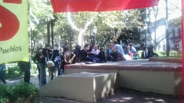 Escrache de agrupaciones ambientalistas y polu00edticas ante el remate del primer lote de soja de la cosecha en la Bolsa de Comercio de Rosario.