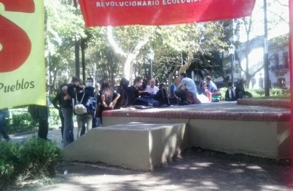 Agrupaciones políticas y ambientalistas repudiaron frente a la Bolsa el modelo agroexportador