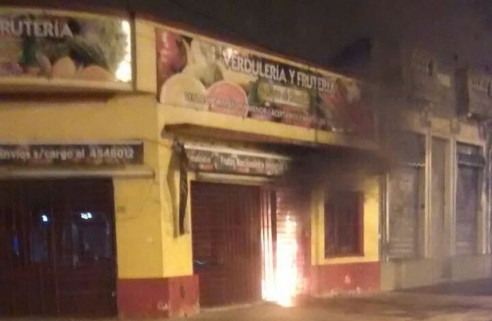 Principio de incendio en una verdulería de zona norte