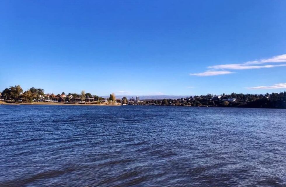 Domingo ventoso y con sol en Carlos Paz: máxima de 19 grados