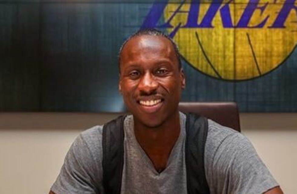 La emotiva historia del hombre de 32 años que debutó en la NBA