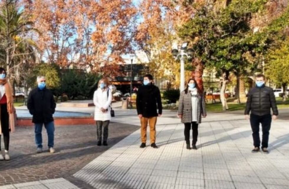 Abrazo simbólico en apoyo a Portezuelo del Viento