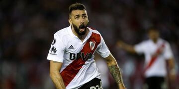 Lucas Pratto festeja su gol en el Monumental\u002E (Foto: REUTERS/Agustin Marcarian)