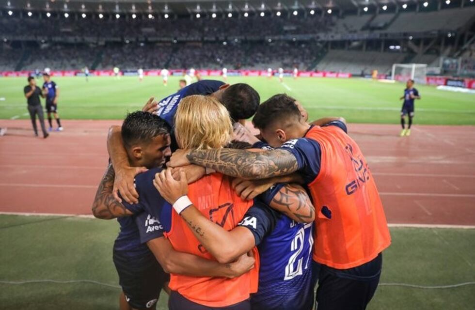 Mirá el golazo de Menéndez para que Talleres le gane a San Lorenzo