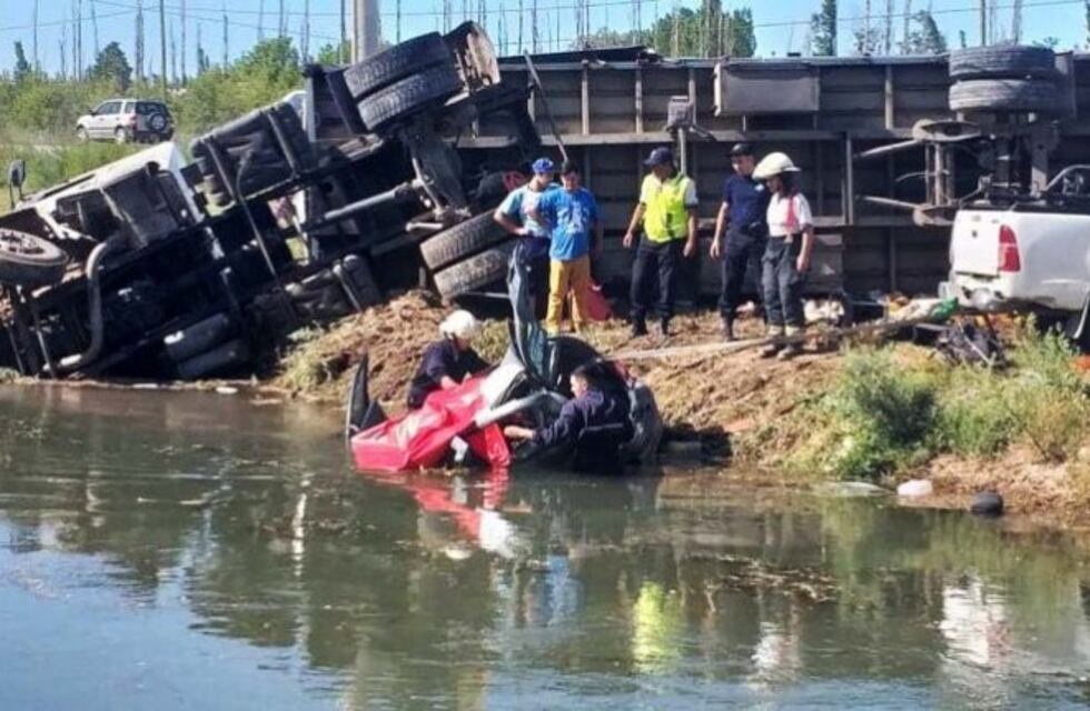 Falleció un hombre que chocó contra un camión en Neuquén