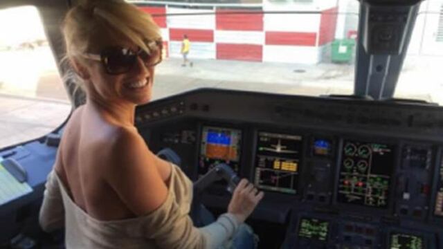 Vicky Xipolitakis en escandaloso vuelo