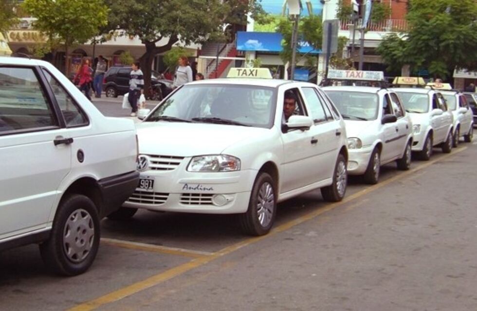 Desde junio aumentan taxis y remises entre  18 y 20 %