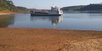 El barco permanecerá encallado en el puerto de Eldorado\u002E