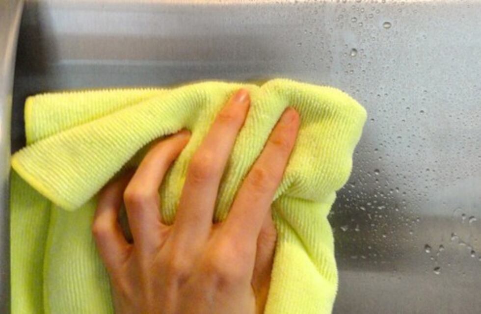 La ANMAT prohibió la comercialización de una marca de miel, tomates enlatados y artículos de limpieza, entre otros