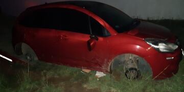 Auto robado en Colonia Caroya (Policía)