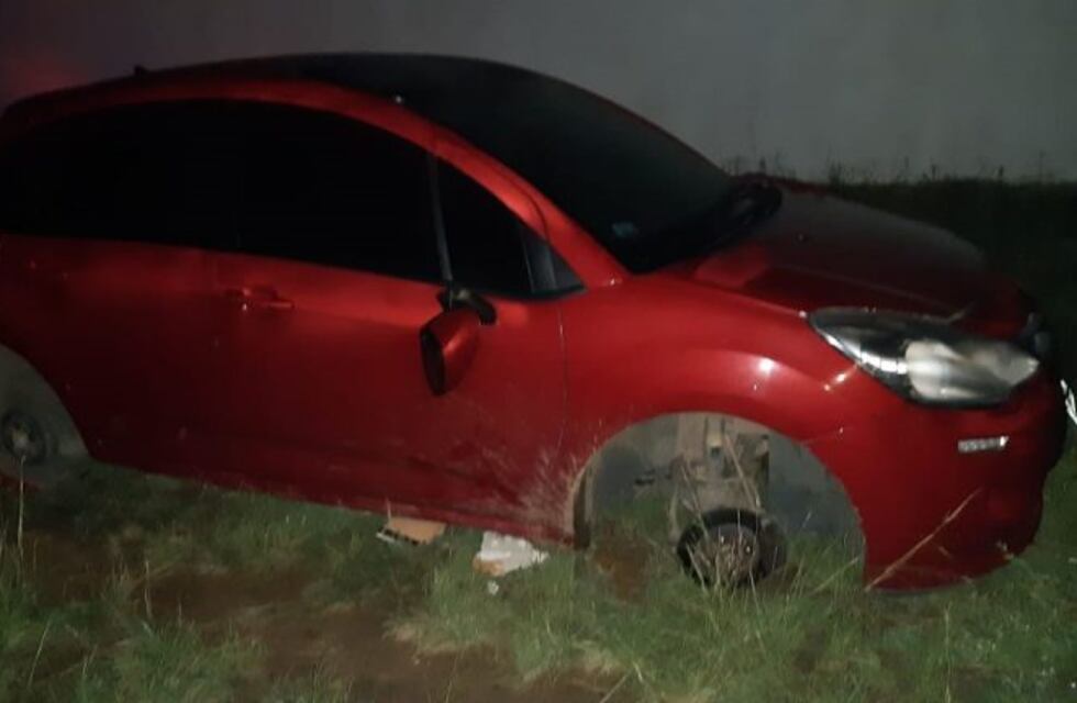 Colonia Caroya: dejó el auto sin llave, se lo robaron y lo encontraron desarmado