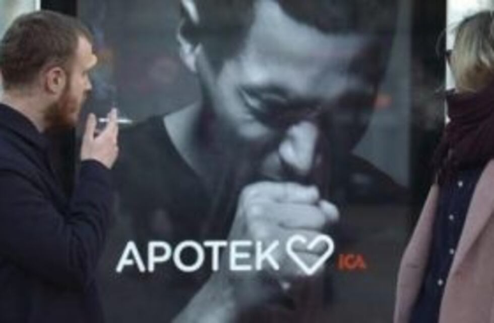 Un cartel tose cuando alguien fuma cerca