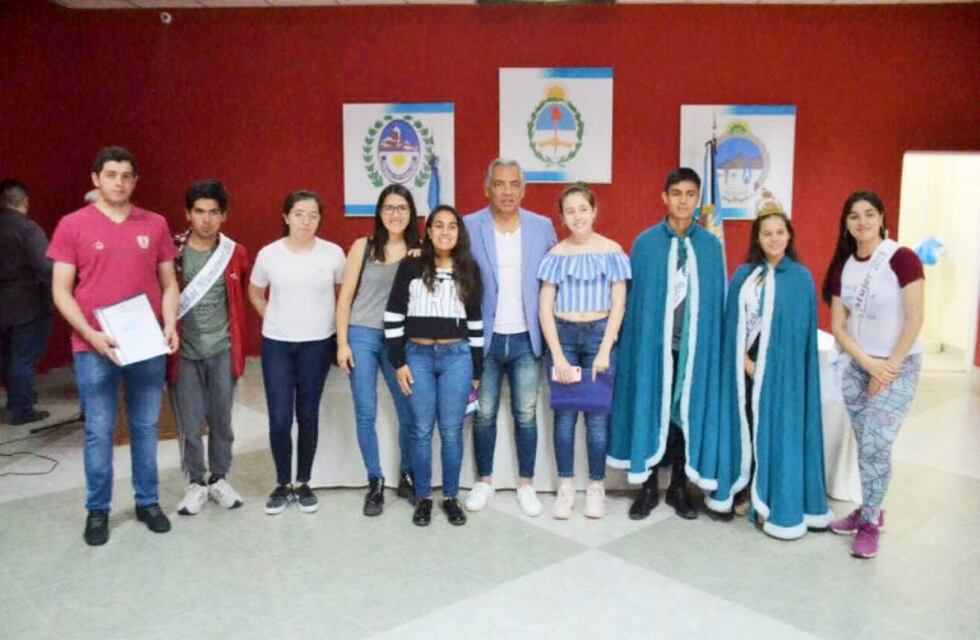 Soloaga entregó becas y resaltó el nacimiento de una nueva Argentina