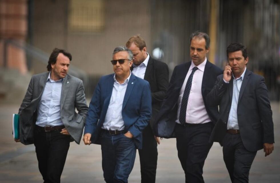 Macri analiza con los gobernadores aliados más medidas para promover el consumo