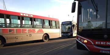 Sigue el paro de colectivos en Corrientes\u002E