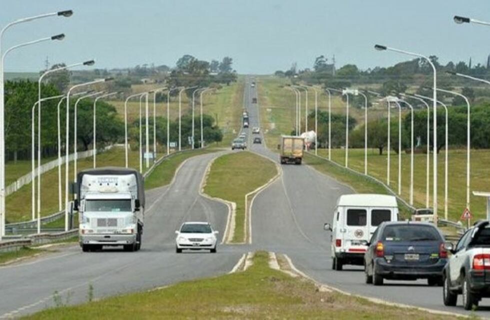 Se bajaron a cambiar una rueda y les robaron $800.000