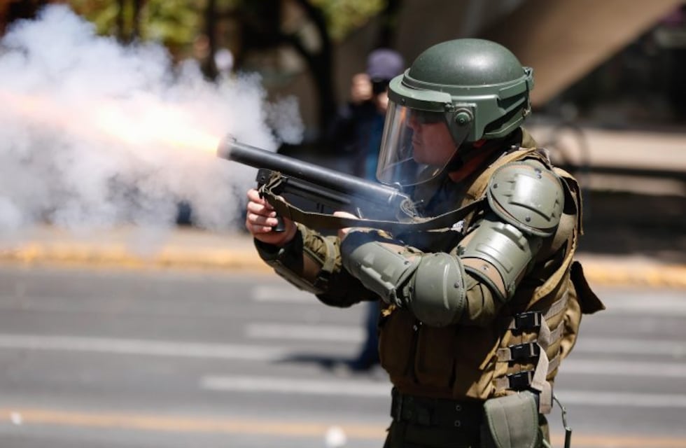 Investigan a 14 policías por torturas durante las protestas en Chile