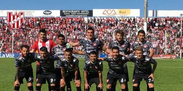 Una multitud acompañó a la Gloria en el debut\u002E