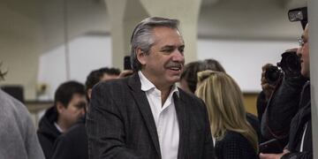Alberto Fernandez, presidential candidate for the Citizen's Unity Party, arrives to cast a ballot during primary presidential elections in the Puerto Madero neighborhood of Buenos Aires, Argentina, on Sunday, Aug\u002E 11, 2019\u002E Argentines head to the polls Sunday in a primary vote that will be the best gauge yet of President Mauricio Macri’s chances of winning a second term in this year's election\u002E Photographer: Sarah Pabst/Bloomberg