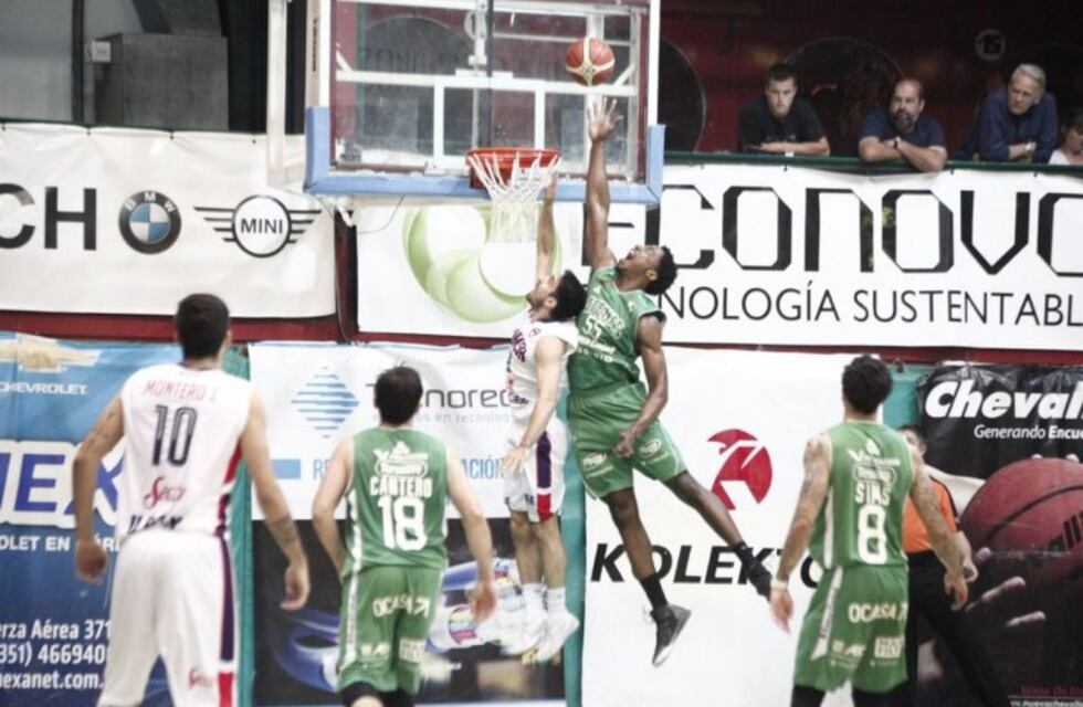 Le costó, pero Atenas está en octavos del Súper 20