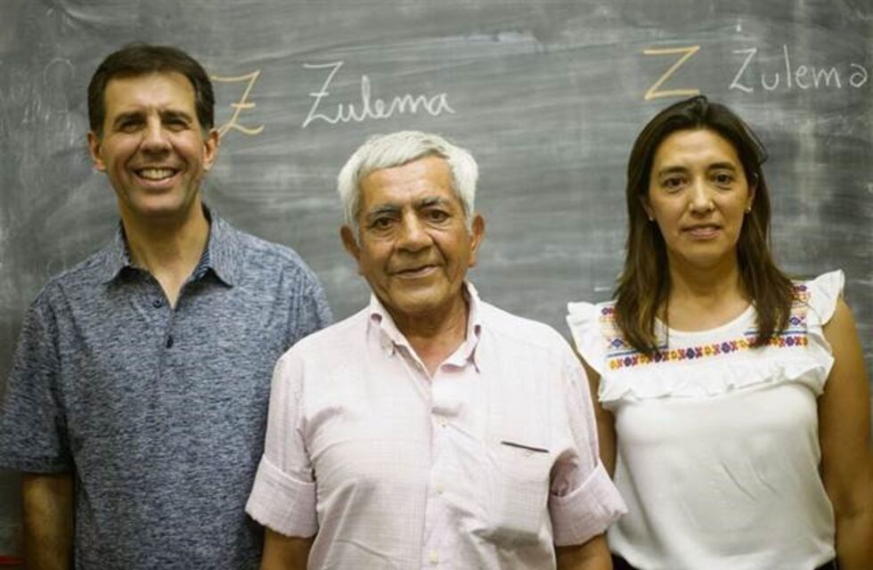 Tiene 62 años, es vendedor ambulante y se recibió de la primaria