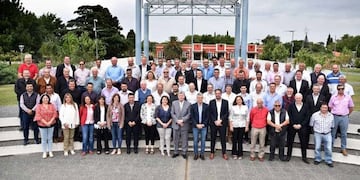 Reunión del gobernador con los intendentes en Winifreda (Gobierno de La Pampa)