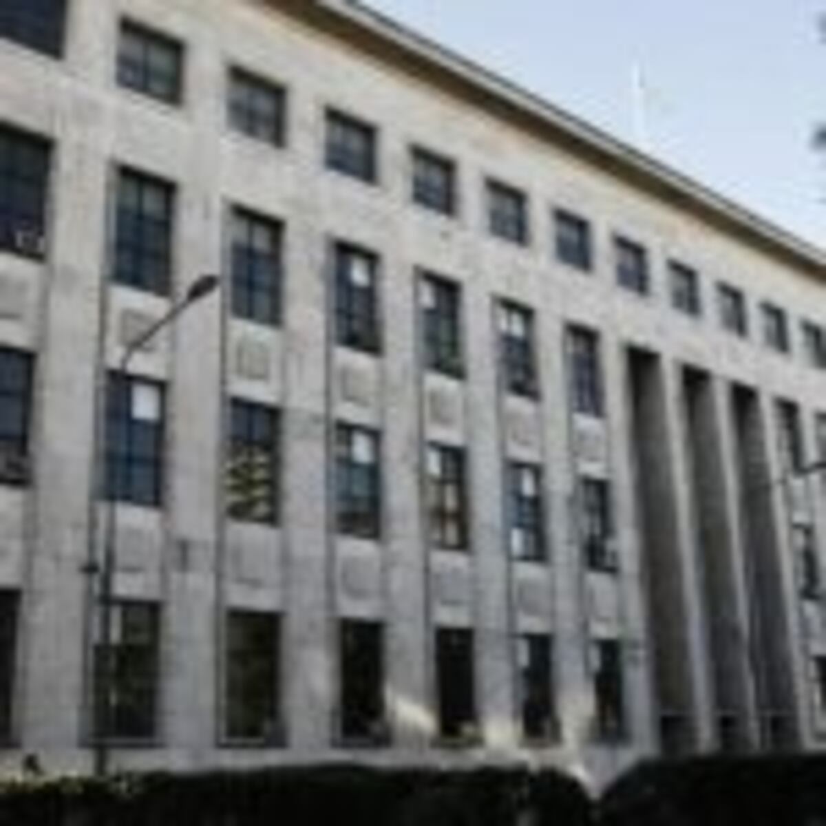 El hombre ya tenu00eda orden de restricciu00f3n y au00fan asu00ed siguiu00f3 hostigando a la mujer