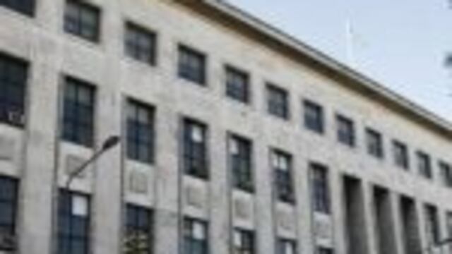 El hombre ya tenu00eda orden de restricciu00f3n y au00fan asu00ed siguiu00f3 hostigando a la mujer