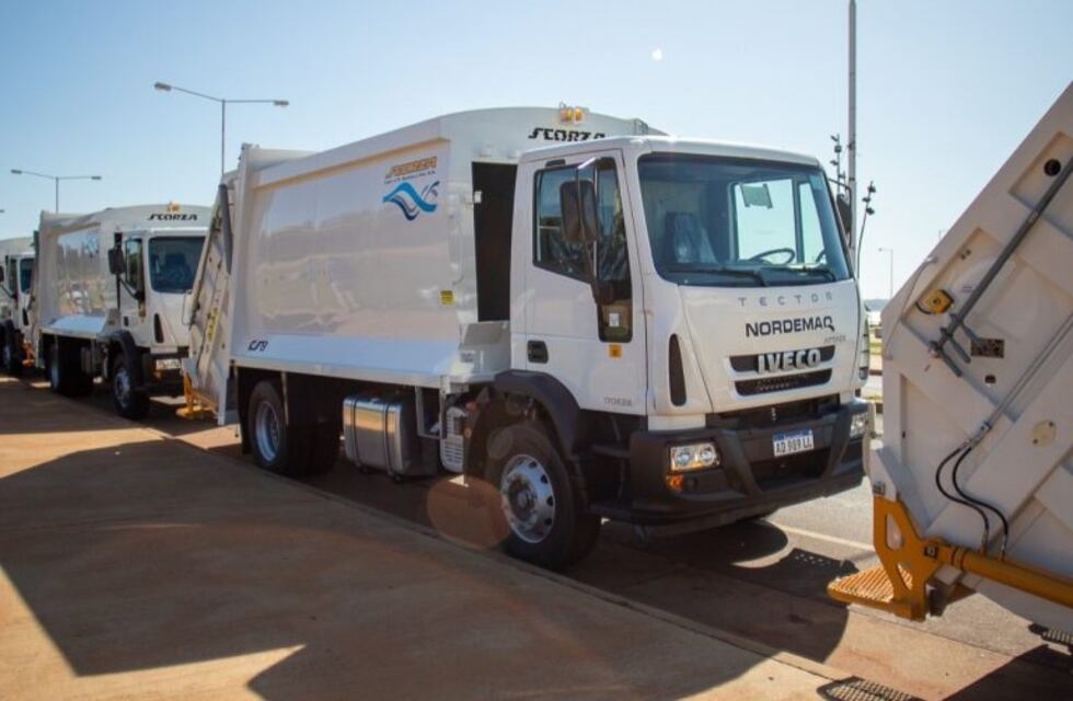 Dos camiones compactadores nuevos para el municipio